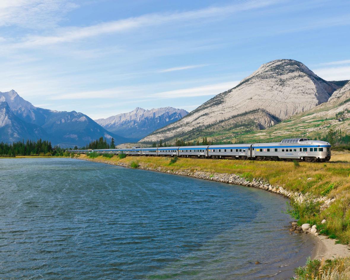 قطار کوه های راکی کانادا