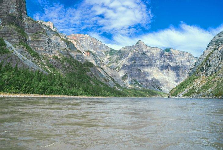 برترین چشمه های آب گرم در کانادا