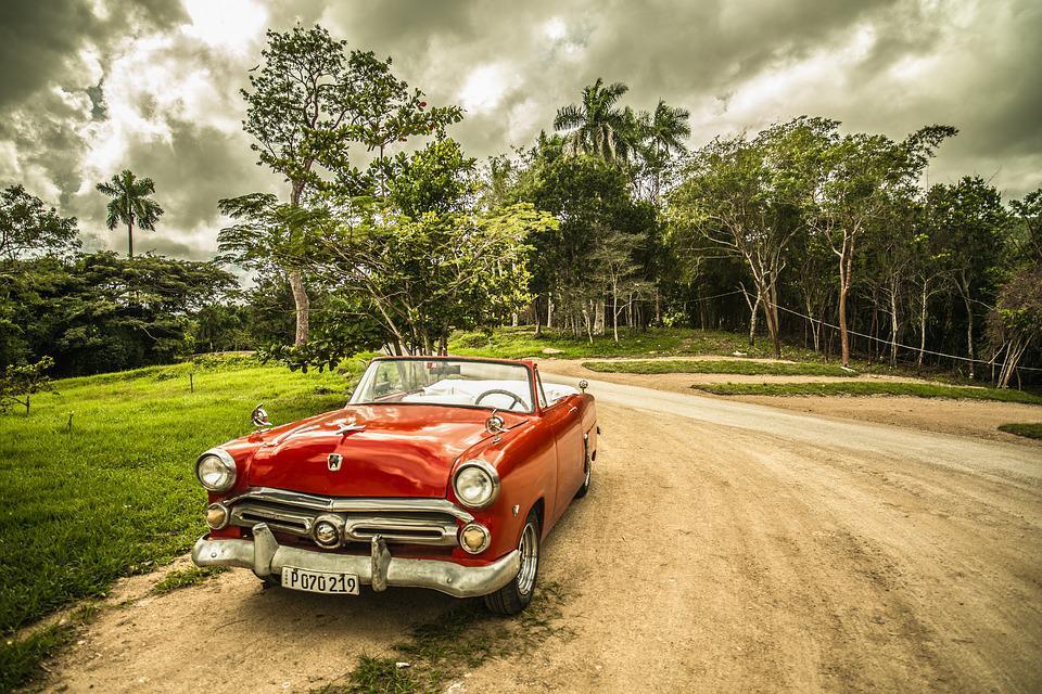 چرا ماشین های کلاسیک در کوبا فراوان هستند؟