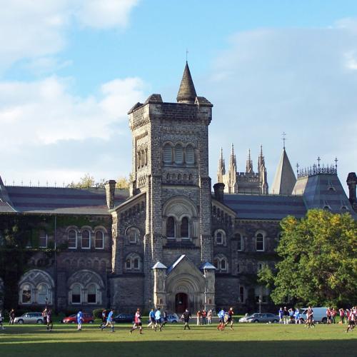 گردش در دانشگاه تورنتو (University of Toronto)