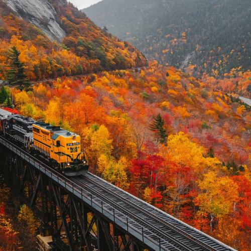 10 مکان برتر برای تماشای رنگ های پاییزی (و زمان دقیق سفر)