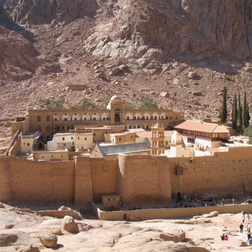 دیر سنت کاترین مصر: گنجینه ای از تاریخ، ایمان و هنر در قلب صحرای سینا