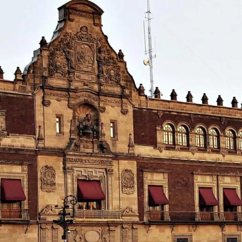 کاخ ملی مکزیک: گنجینه ای از تاریخ و هنر در قلب مکزیکوسیتی