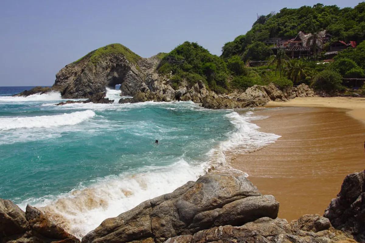 ساحل زیپولیت (Playa Zipolite)، بهشت خطرناک مکزیک